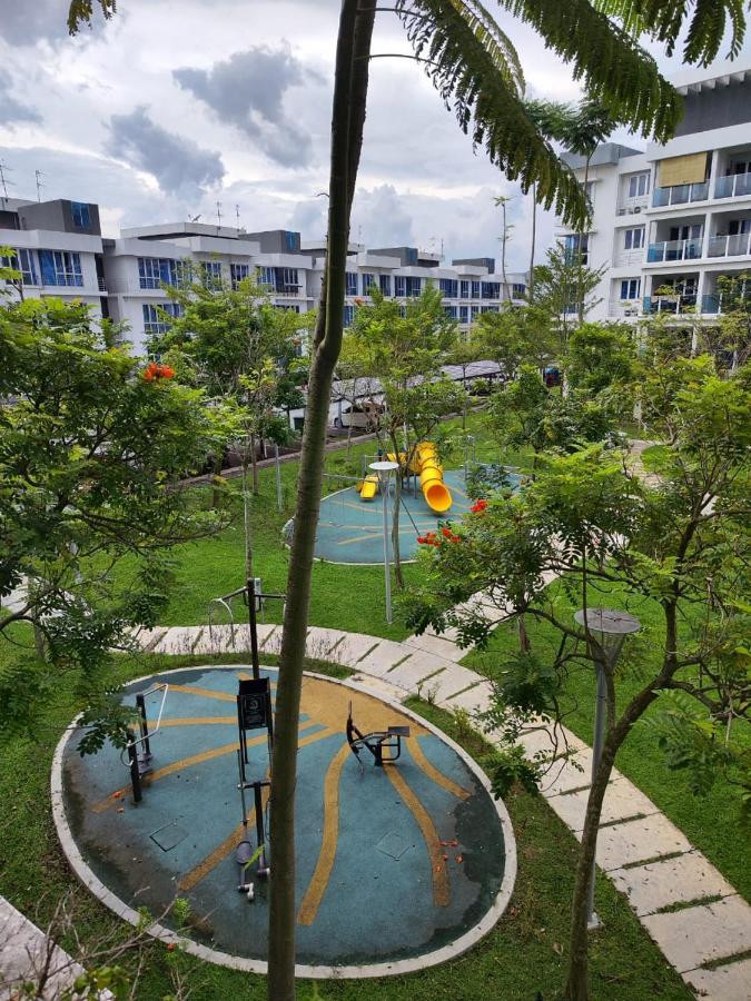Putra 1 Pool Homestay Bandar Seri Putra Kampong Sungai Buah Exterior photo